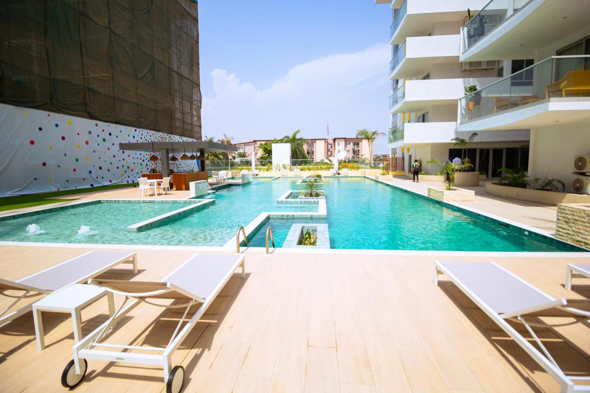 The Pavilion 1Bdr Luxury Apt Аккра Экстерьер фото